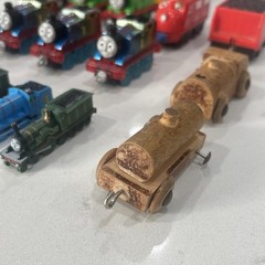 Misc Mixed Lot 19 Wooden/Die Cast/Plastic Train Cars. Thomas The Train/Unknown