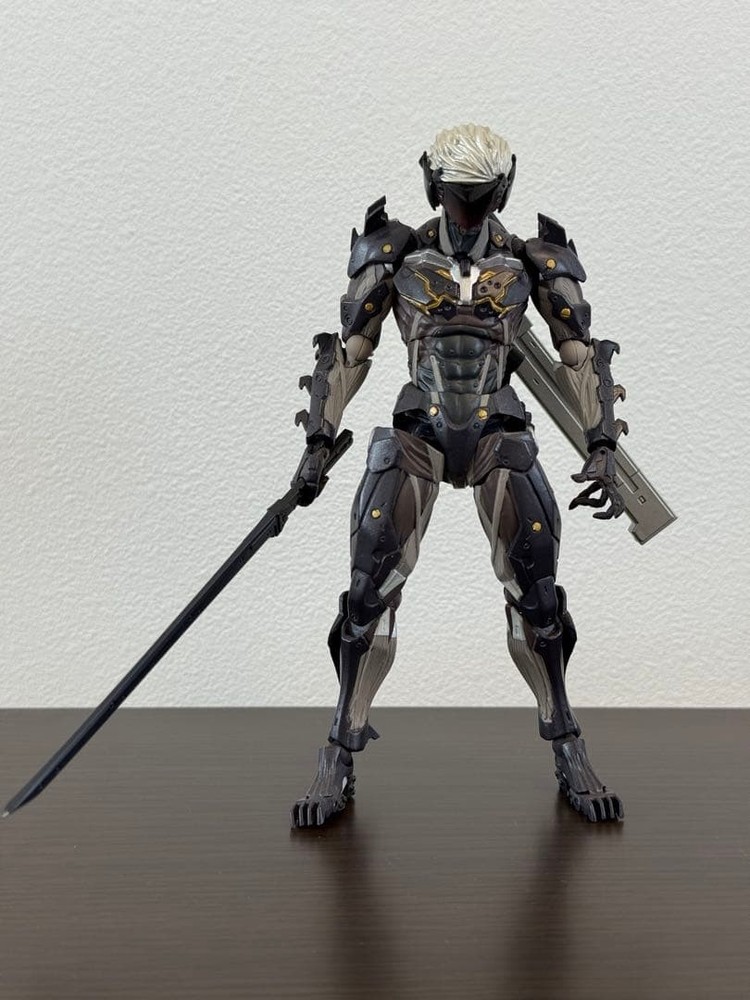 KAIYODO Revoltech Yamaguchi METAL GEAR RISING REVENGEANCE RAIDEN No.140 Figure