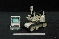 1/6 Scale Light Up EOD Bomb Detection Robot w/Controller – MINT IN BOX