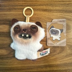 FUGGLER Alley Cat Bag Charm – Yawper Siamese Cat (keychain)