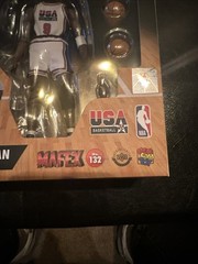 Medicom Toy MAFEX No. 132 – Michael Jordan (1992 Team USA) Collectible Figure