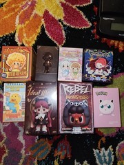 LARGE BUNDLE OF 32 FIGURINE BLIND BOXES F- 32