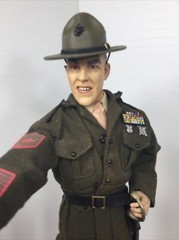 1/6 USMC MARINE GUNNERY SERGEANT R LEE ERMEY IN FULL DRESS GREENS SWORD & STAND