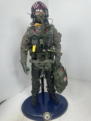 1/6 US NAVY F-14 “TOP GUN” MAVERICK TOM CRUISE TOMCAT FIGHTER PILOT + USN STAND