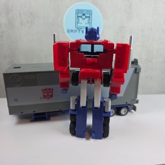 Transformers 40th Anniversary G1 Optimus Prime Retro
