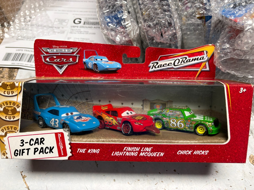 Disney Cars3-pack of Finish Line McQueen, King and Chick! Great condition box!