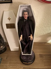 Infinite Statue X Kaustic Plastik – 1/6 Scale Dracula Vampire Figurine