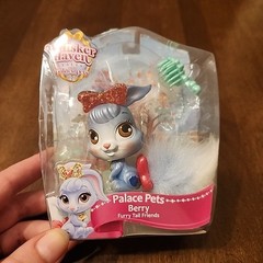 Whisker Haven Tales Palace Pets Berry Furry Tail Friends Jakks 2017 Bunny Figure