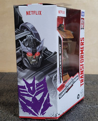 Transformers War for Cybertron Netflix Sparkless Bot deluxe-scale figure