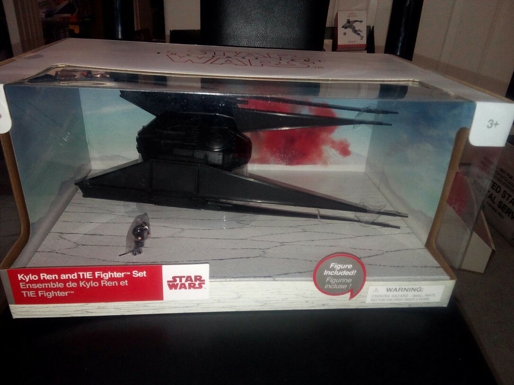 NEW Disney store Kylo Ren and TIE Fighter Ship Star Wars: The Last Jedi 11” L