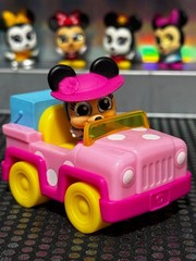 Disney Doorables 24 Minnie Mouse plus 1 Car