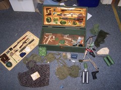 GI JOE 1964 First Issue Foot Locker with Lots accessories from Estate See Photos
