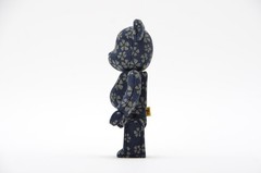 BE@RBRICK Kakinuma Toko Wood‑Kimekomi Indigo‑Sakura 175 mm w/Premium Wrapped Box