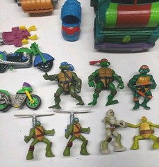TMNT LARGE LOT OF FIGURES And VEHICLES Teenage Mutant Ninja Turtles