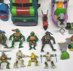 TMNT LARGE LOT OF FIGURES And VEHICLES Teenage Mutant Ninja Turtles