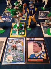 SLU FOOTBALL LOOSE 12 FIGURE LOT Mostly Giants . Most Have Cards W/ Sleeves