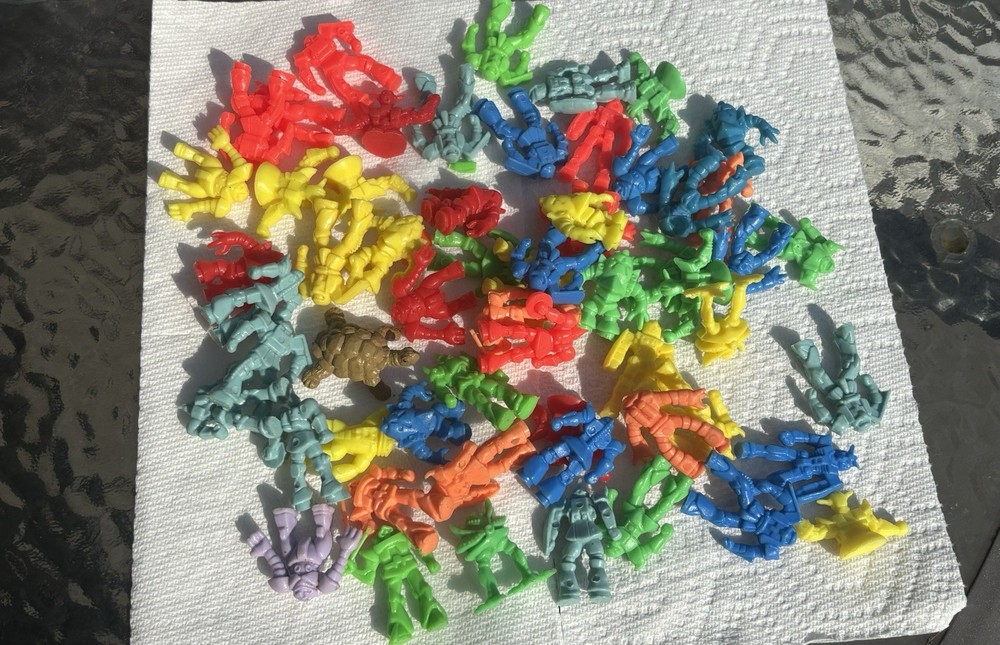 Robot Space Monsters Gundam Style Vending Machine Prize Figures Capsule Gashapon