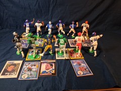 SLU FOOTBALL LOOSE 12 FIGURE LOT Mostly Giants . Most Have Cards W/ Sleeves
