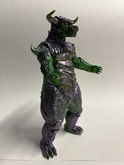 Mondo Pulgasauri Soft Vinyl 8 Inch Figure – Green/Purple Variant