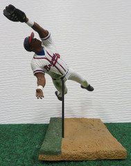 ANDRUW JONES – 2004 McFarlane figure + 2 cards 2002 & 2023 & frame pic. – Braves