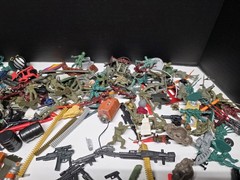 Toy Soldiers And G I Joe / Lanard Guns And Accessories 1.5lb Mixed Lot