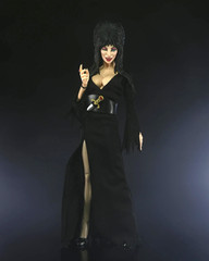 NECA Elvira Mistress of the Dark 8″ Action Figure Unpleasant Dreams 40 Years NEW