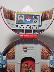 Pokemon Pokeball Gym Battle Arena Micro Playset Red Vintage 2009 Ash Brock Toy