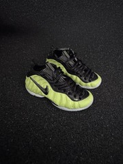 Nike Air Foamposite Electric Green 1/6 Scale