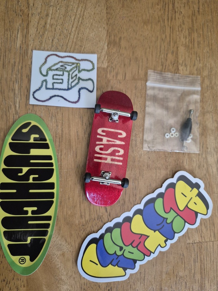 Cash Wood fingerboard complete with Urethane bearing wheels Flatface Stickers
