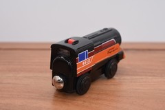 Lionel Learning Curve Wooden Battery Powered Daylight Train Compatible Thomas