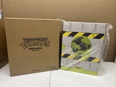 Super7 TMNT Ultimates Michelangelo Mutagen Ooze Glow Figure,new with box damage