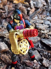 Iron Grenadier mini gatlings, swords, 2 handed gatling red/gold and gold – 1/12