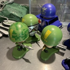 32 MGA Awesome LITTLE GREEN MEN Figure Lot GREEN BLUE With Accessories Dog Tags
