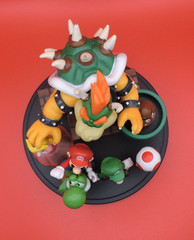 2010 Club Nintendo Platinum Club Super Mario Character Diorama Statue + BONUS!