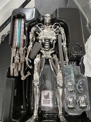 Hot Toys MMS 352 Terminator Genisys Endoskeleton 12-Inch Action Figure