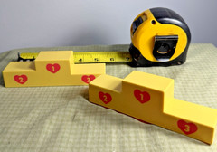1994 MEG Hasbro Puppy in My Pocket Podium Dog Show Stand Set of 2
