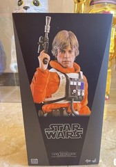 New Hot Toys MMS585 Star Wars 1/6 Luke Skywalker (Snowspeeder Pilot) in stock