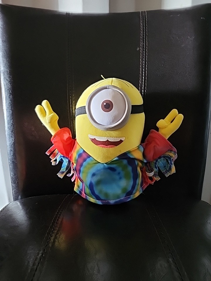 Despicable Me Stuart Hippie Plush Stuffed 9″