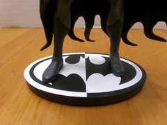 BATMAN BLACK & WHITE STATUE BRIAN BOLLAND THE KILLING JOKE DC DIRECT 3256/5004