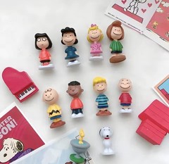 Peanuts Mini Figure Set Charlie Brown, Snoopy & Friends 10 Pc Collectible Toy