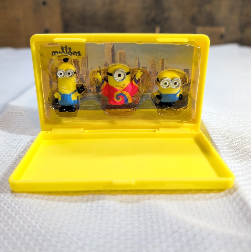 Thinkway Toys Universal Studios 3 Micro NYC Minions In 4″ Yellow Container