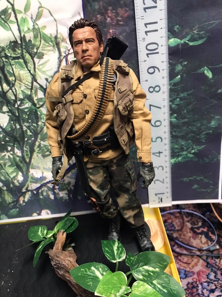 1/6 scale Arnold Schwarzenegger as ‘Summer’ , The Expendables action figure