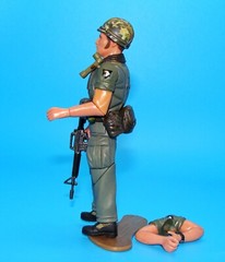 1:18 Ultimate Soldier Vietnam U.S Army 101st Infantry SGT Platoon Leader Figure