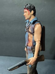 Mezco Evil Dead 2 Dead By Dawn One:12 Collective Ash Williams Action Figure