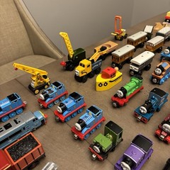 HUGE LOT – 200 pieces THOMAS AND FRIENDS TRAINS Wood Die Cast Plastic toys