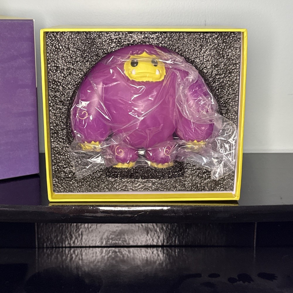 Chomp Plastic Empire Exclusive Electric Purple LE 450 5” Glow Abominable Toys