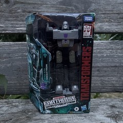 Transformers Earthrise War For Cybertron Megatron Figure Voyager Class SEALED