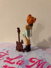 Peach Riot A La Mode Gigi with Guitar and Met Gala Card Pop Mart