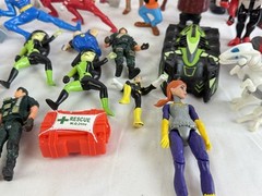 Batman Push Friction Action Figure 8″PLUS 31 Other Random Figures SEE PICS