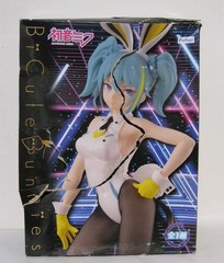 New FuRyu BiCute Bunnies Hatsune Miku: Street Ver. 11.8″ Figure Distressed Box